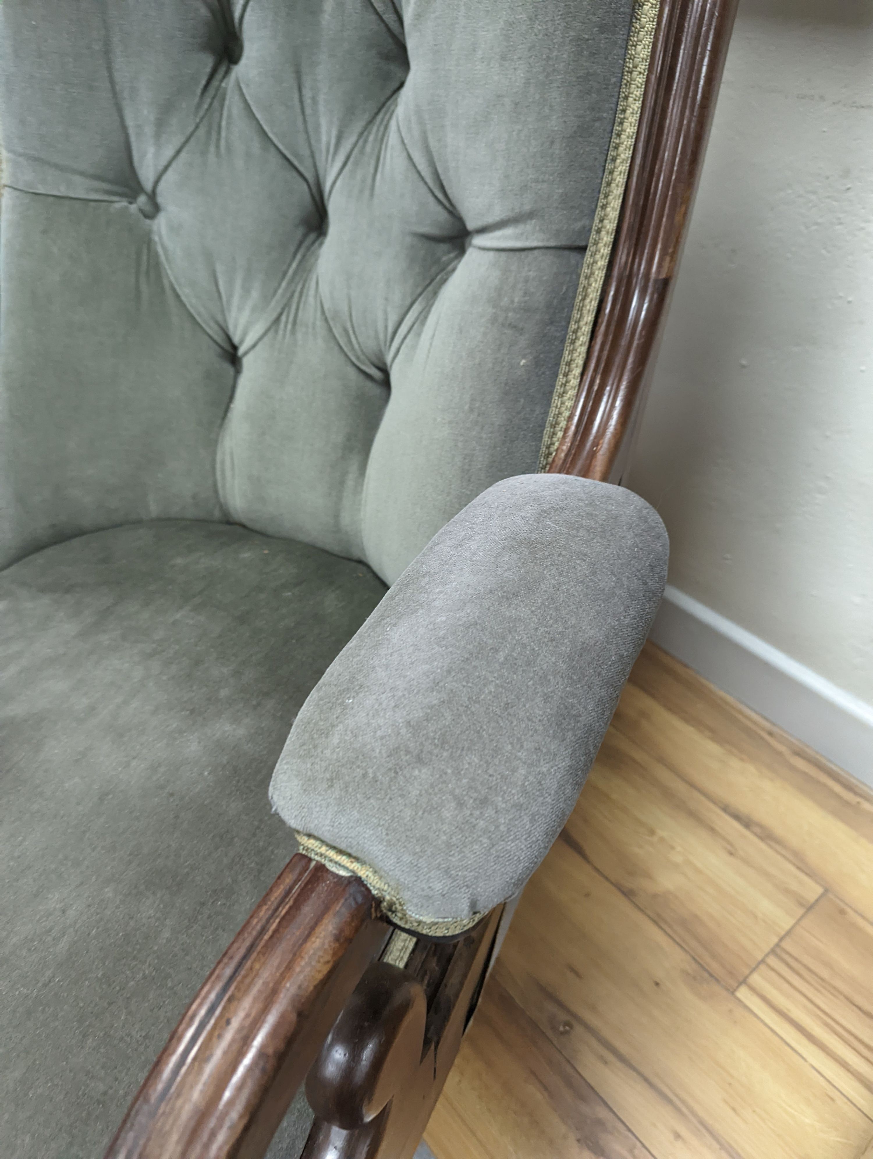 A Victorian mahogany open armchair. H-95cm.